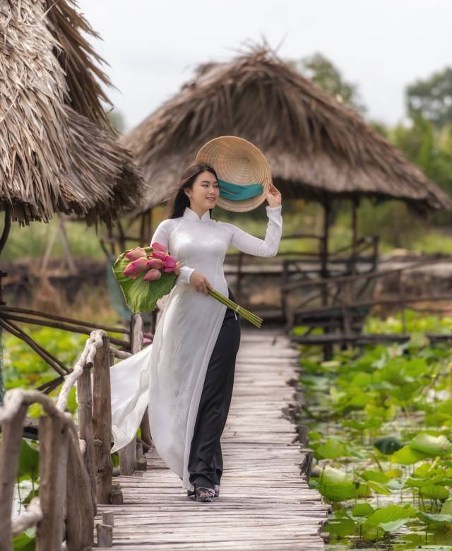 Portrait of beautiful vietnamese woman with traditional vietnam hat